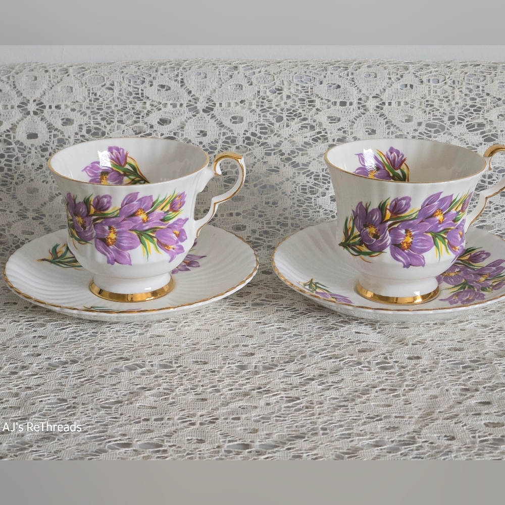 Royal Windsor Prairie Crocus Bone China Teacup & Saucer Set (2)